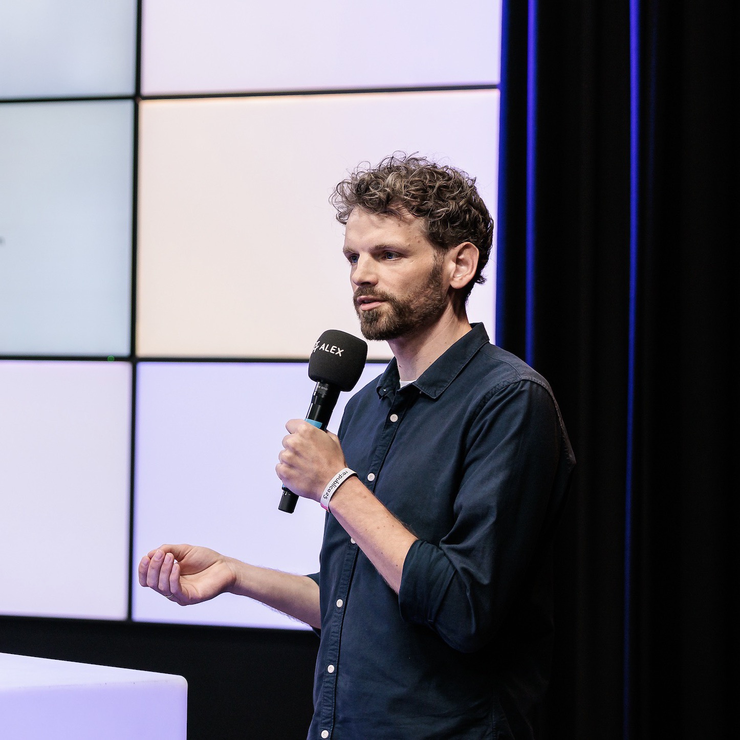 Simon Liedtke auf der Bühne der re:publica